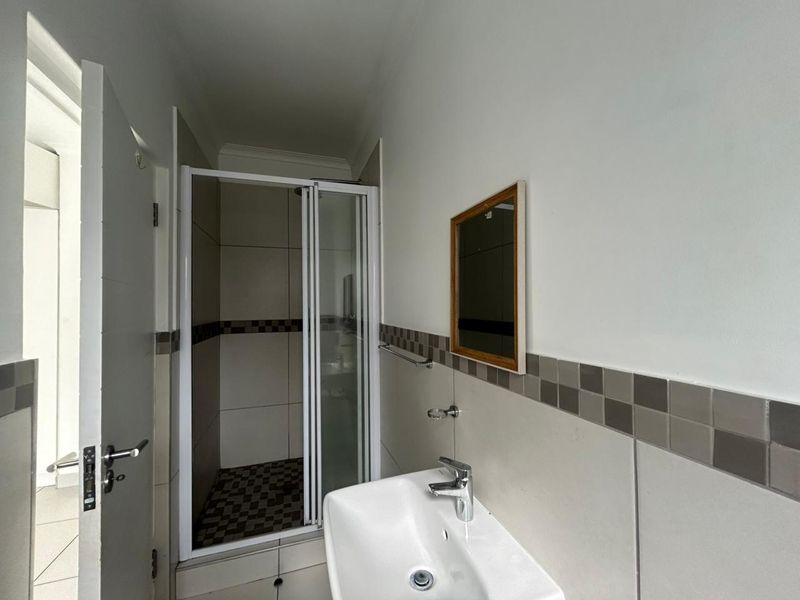Modern two bedroom Apartment - Photo 10