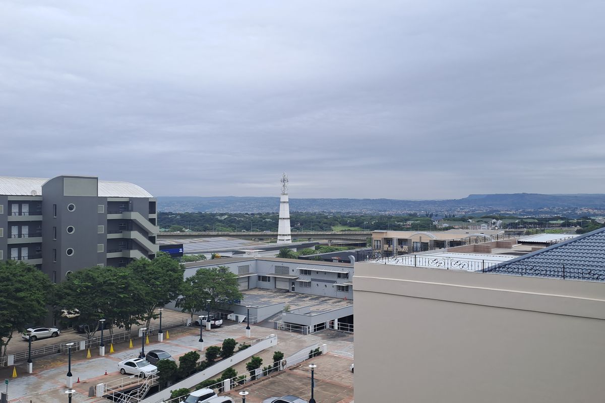 Modern Fully Furnished 2 Bedroom | 2 Bathroom Apartment – Move-In Ready Comfort & Style - Photo 3