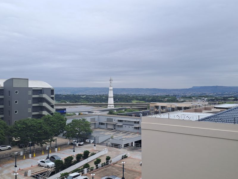 Modern Fully Furnished 2 Bedroom | 2 Bathroom Apartment – Move-In Ready Comfort & Style - Photo 3