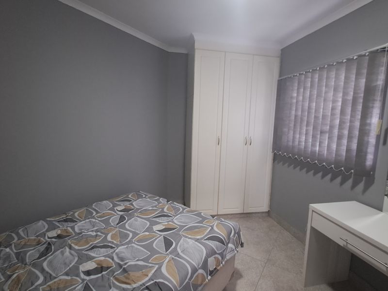 Modern Fully Furnished 2 Bedroom | 2 Bathroom Apartment – Move-In Ready Comfort & Style - Photo 9