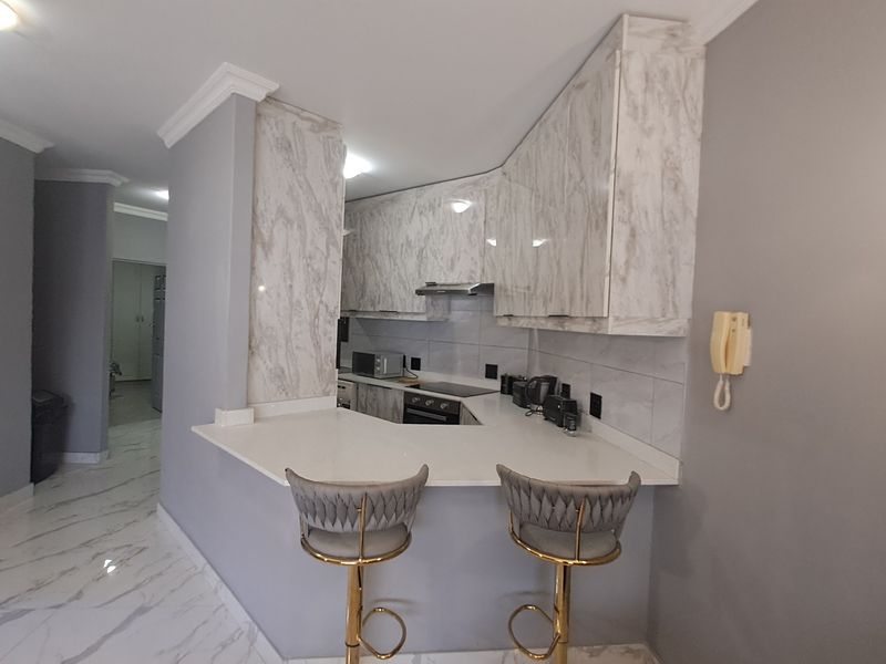 Modern Fully Furnished 2 Bedroom | 2 Bathroom Apartment – Move-In Ready Comfort & Style - Photo 6