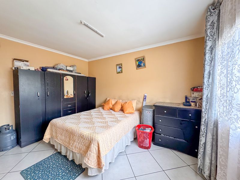 Move-In Ready Northcroft Phoenix Gem with Income-Ready Flatlet - Photo 10