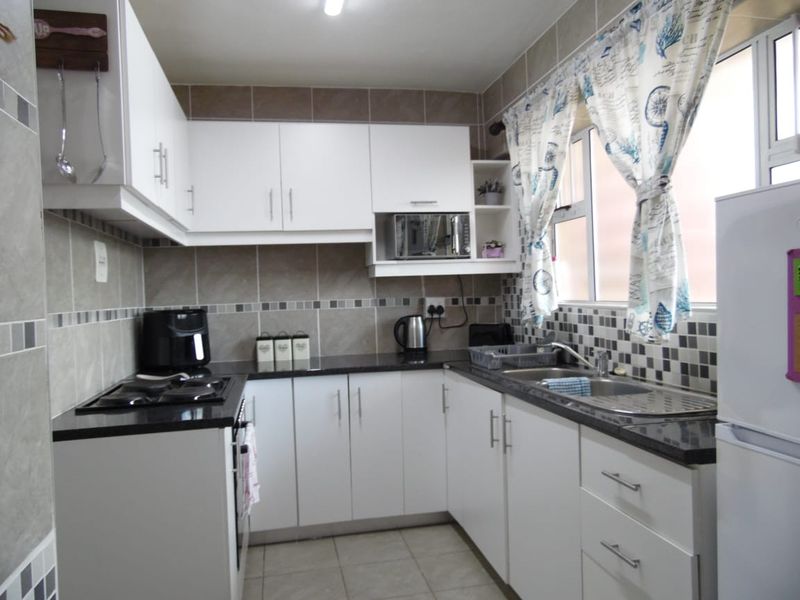 Apartment For Sale In Amanzimtoti - Photo 5