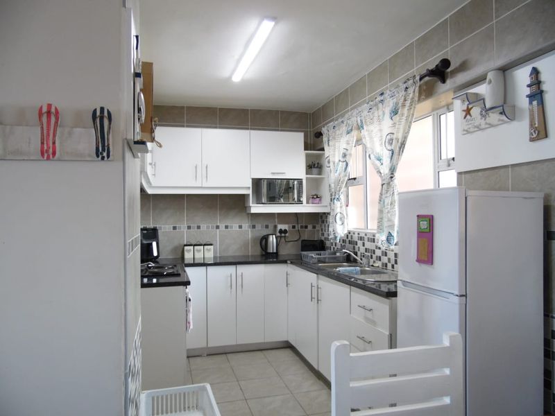 Apartment For Sale In Amanzimtoti - Photo 3