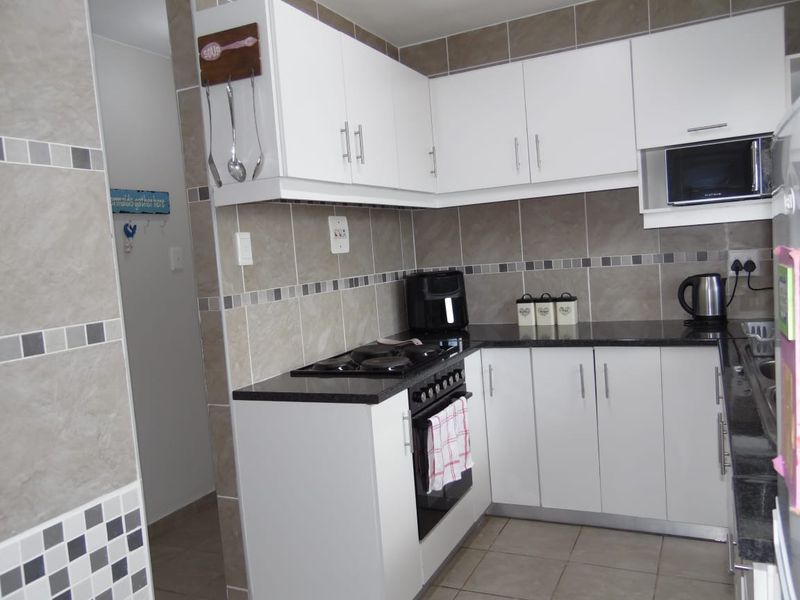 Apartment For Sale In Amanzimtoti - Photo 4