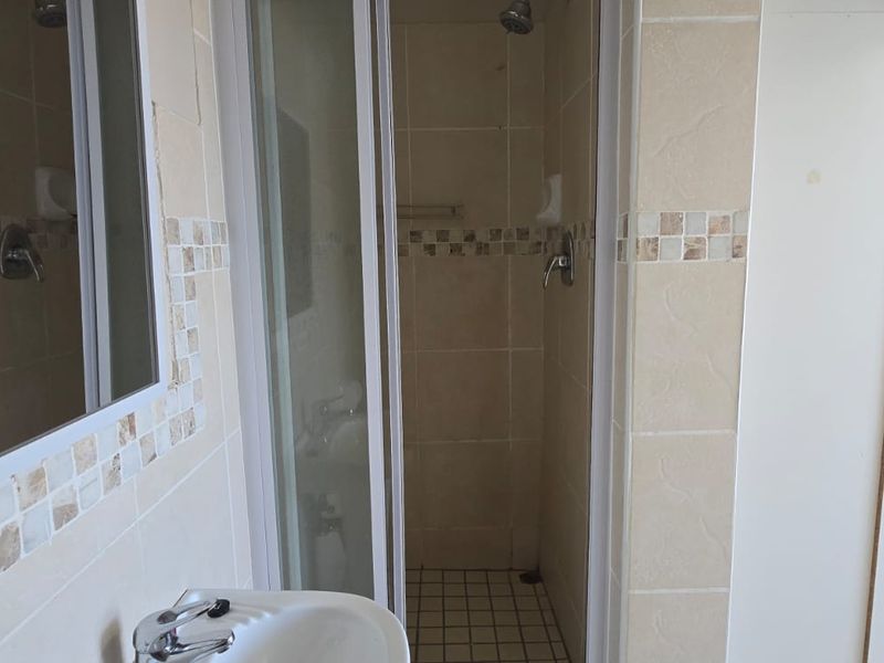 Unfurnished two bedroom to rent - Photo 10