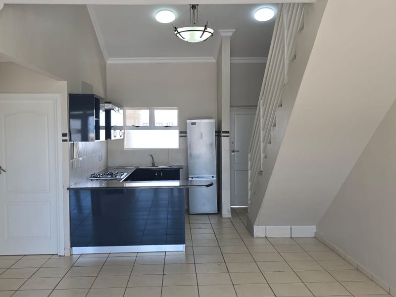 Unfurnished two bedroom to rent - Photo 3