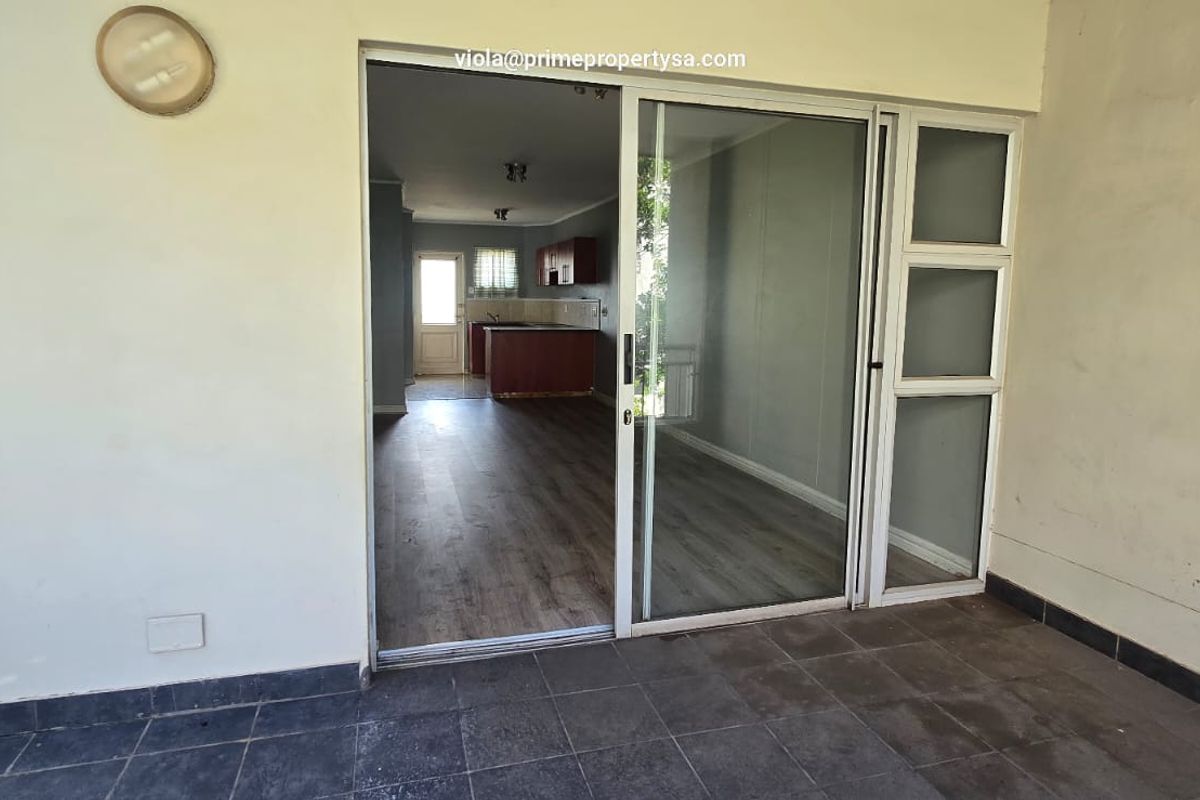 Renovator's Dream – Unlock the Potential of This Spacious Apartment! - Photo 4