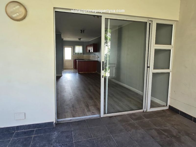 Renovator's Dream – Unlock the Potential of This Spacious Apartment! - Photo 4