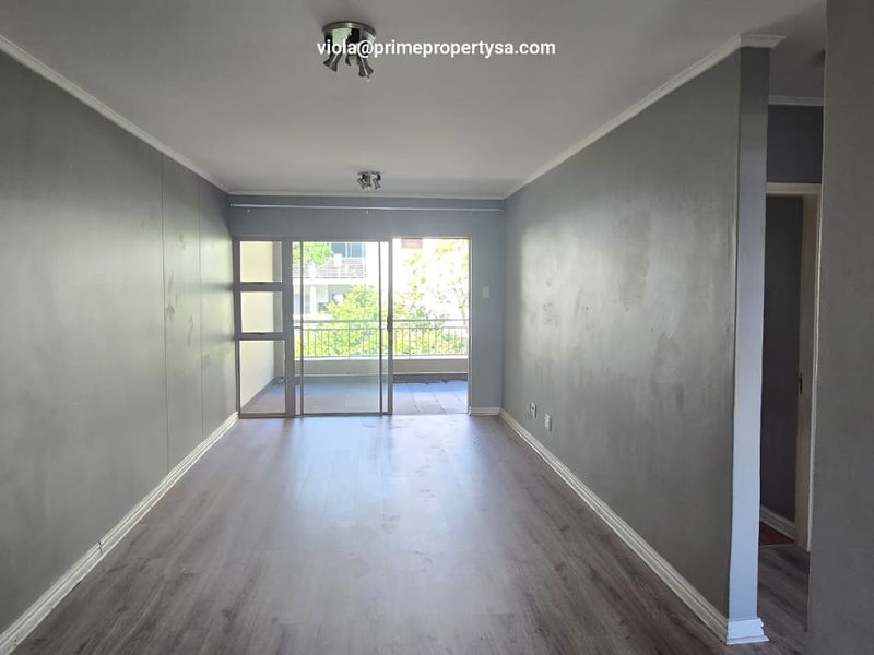 Renovator's Dream – Unlock the Potential of This Spacious Apartment! - Photo 8