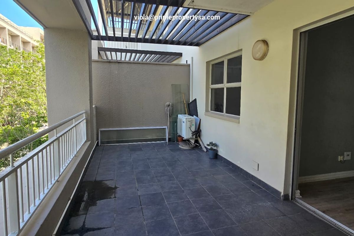 Renovator's Dream – Unlock the Potential of This Spacious Apartment! - Photo 2