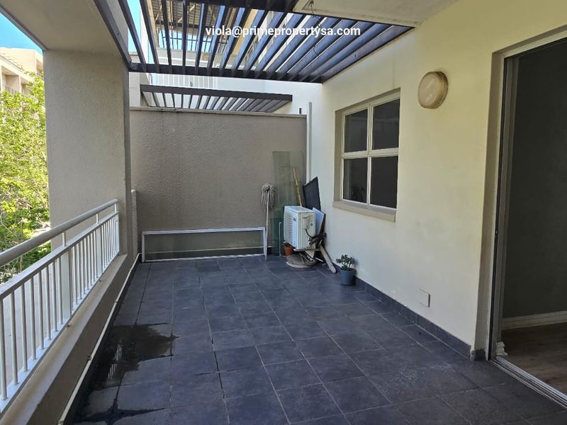 Renovator's Dream – Unlock the Potential of This Spacious Apartment! - Photo 2