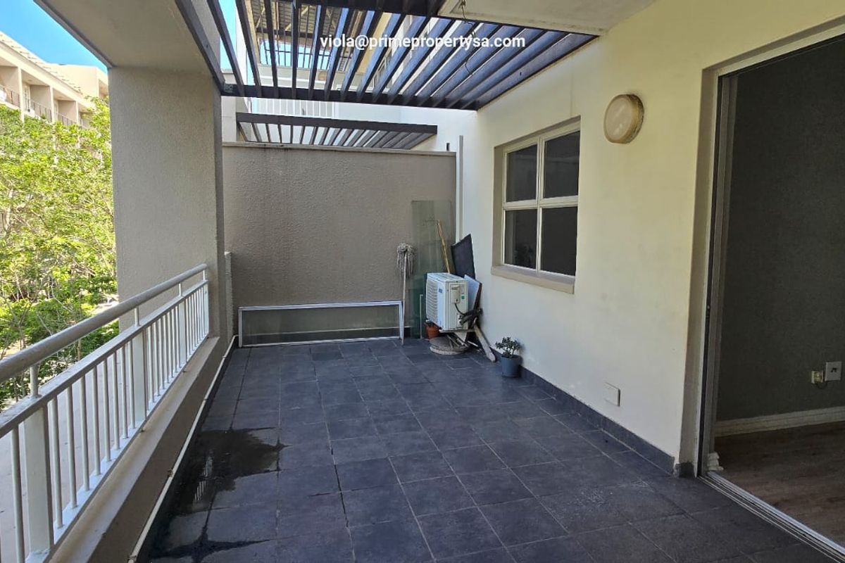 Renovator's Dream – Unlock the Potential of This Spacious Apartment! - Photo 3