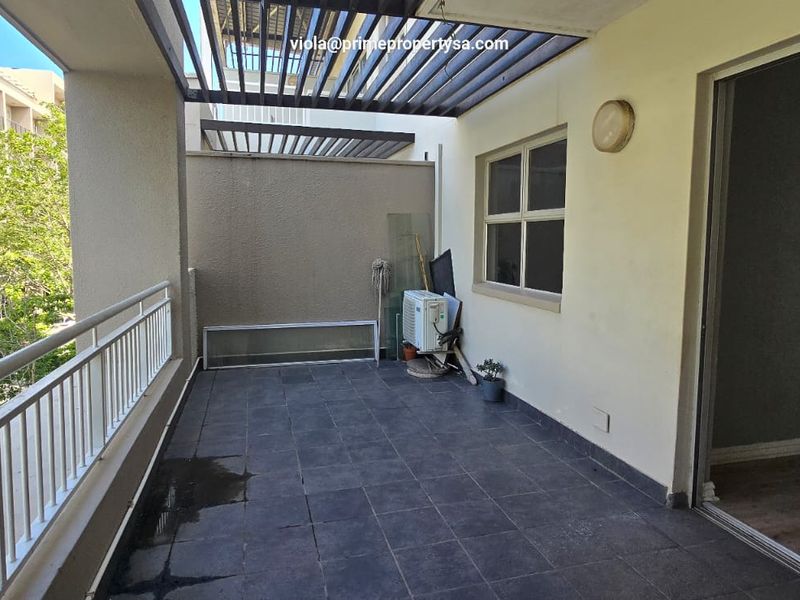 Renovator's Dream – Unlock the Potential of This Spacious Apartment! - Photo 3
