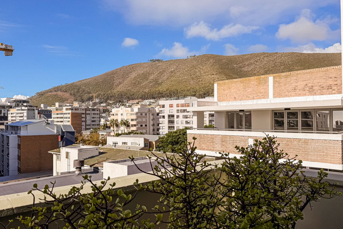 Spacious Penthouse Living with Ocean & Signal Hill Views. - Photo 2