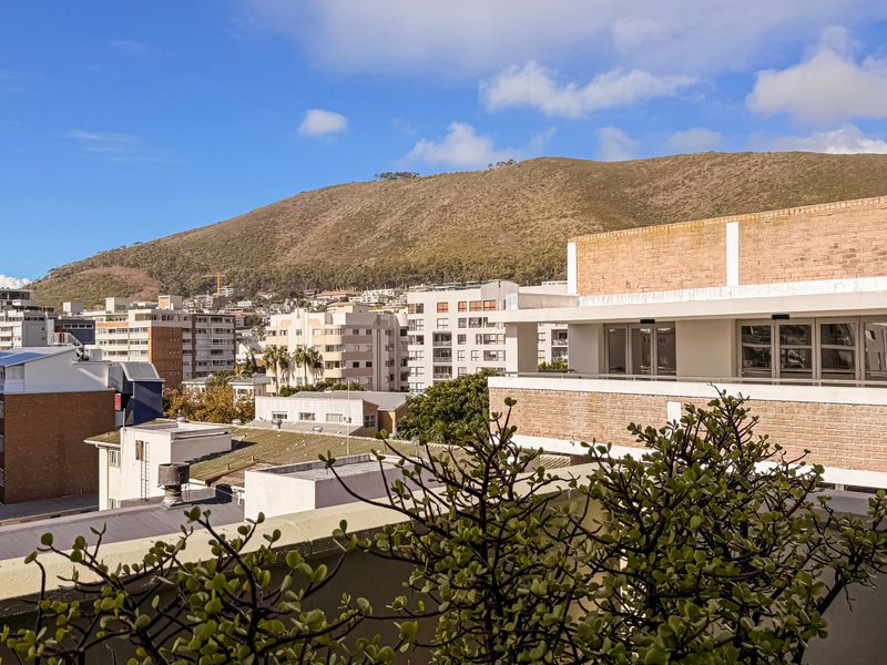 Spacious Penthouse Living with Ocean & Signal Hill Views. - Photo 2