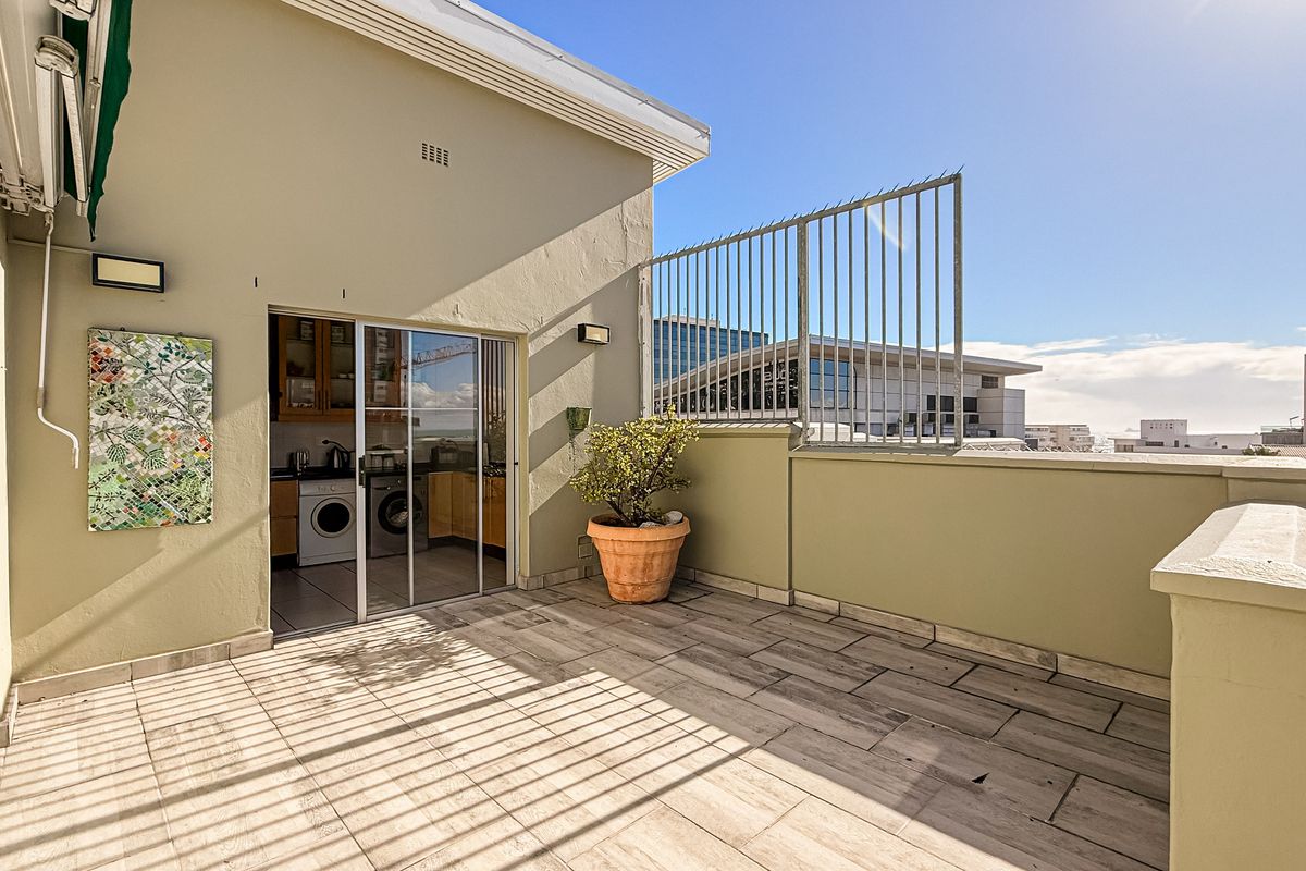 Spacious Penthouse Living with Ocean & Signal Hill Views. - Photo 4