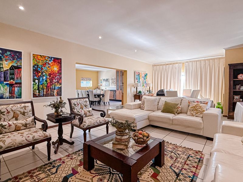 Spacious Penthouse Living with Ocean & Signal Hill Views. - Photo 10