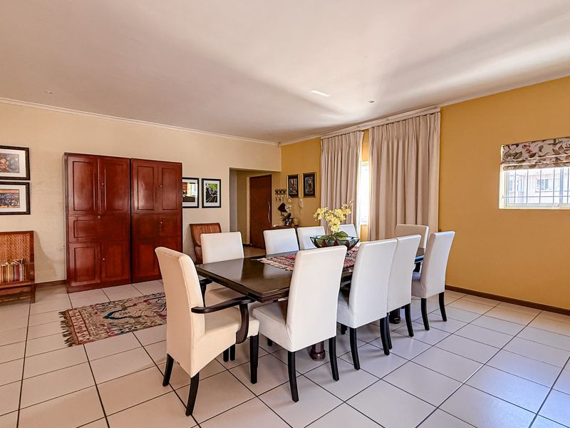 Spacious Penthouse Living with Ocean & Signal Hill Views. - Photo 9