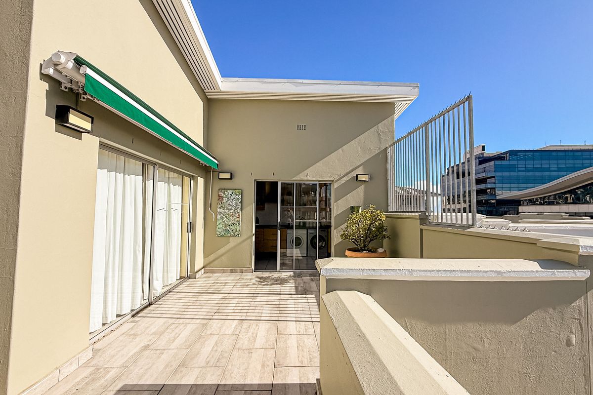 Spacious Penthouse Living with Ocean & Signal Hill Views. - Photo 3