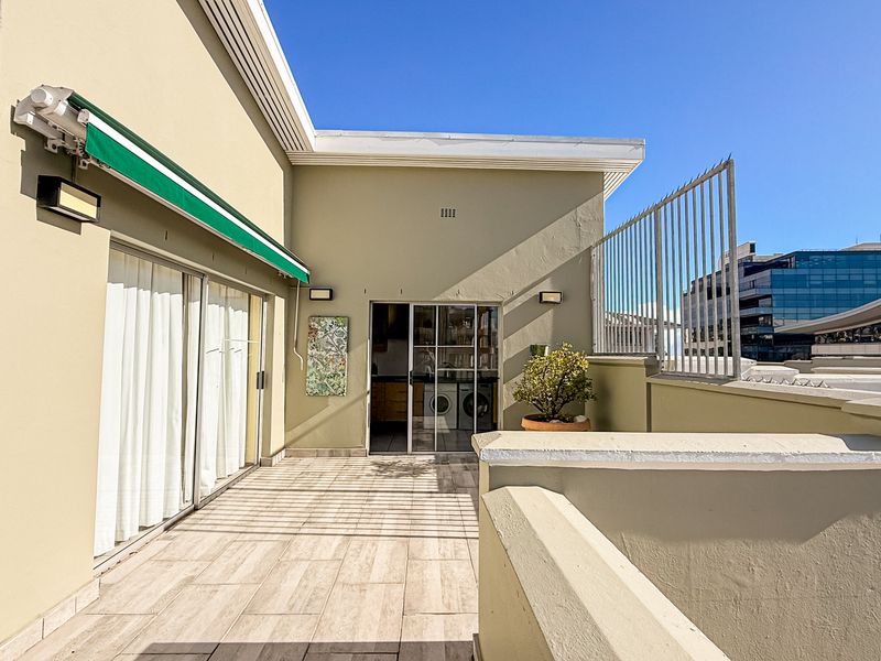 Spacious Penthouse Living with Ocean & Signal Hill Views. - Photo 3