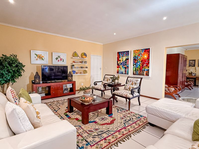 Spacious Penthouse Living with Ocean & Signal Hill Views. - Photo 10