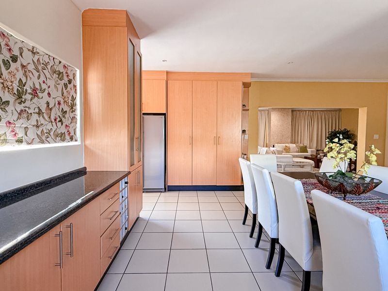Spacious Penthouse Living with Ocean & Signal Hill Views. - Photo 8