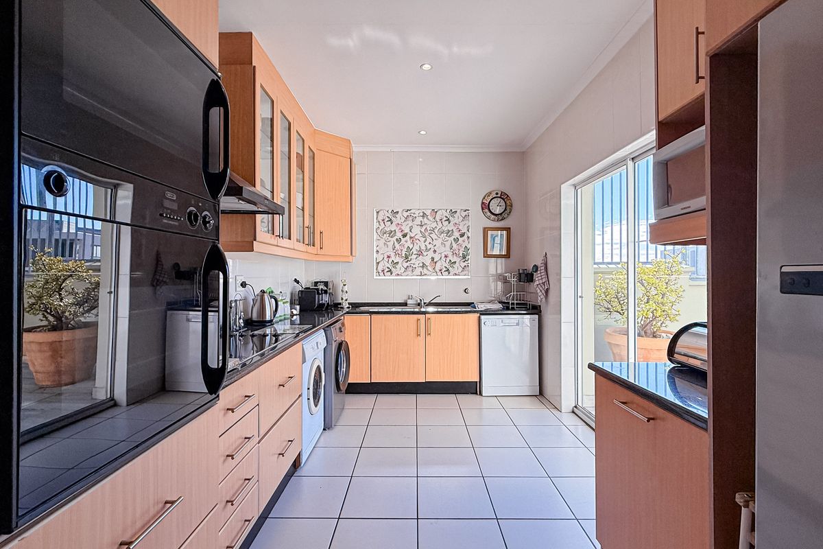 Spacious Penthouse Living with Ocean & Signal Hill Views. - Photo 5