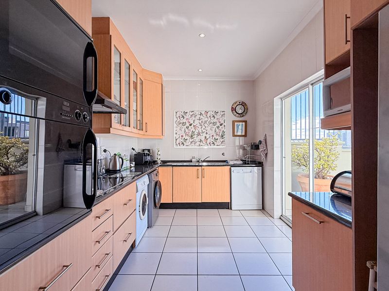 Spacious Penthouse Living with Ocean & Signal Hill Views. - Photo 6