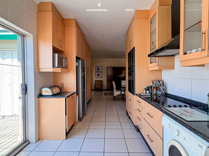 Spacious Penthouse Living with Ocean & Signal Hill Views. - Photo 5