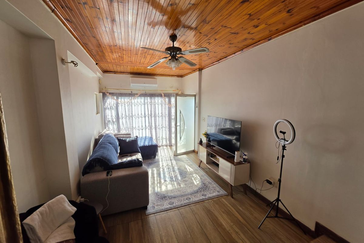Classic Comfort, Modern Living — Immaculate 4‐Bed in Northcroft - Photo 3