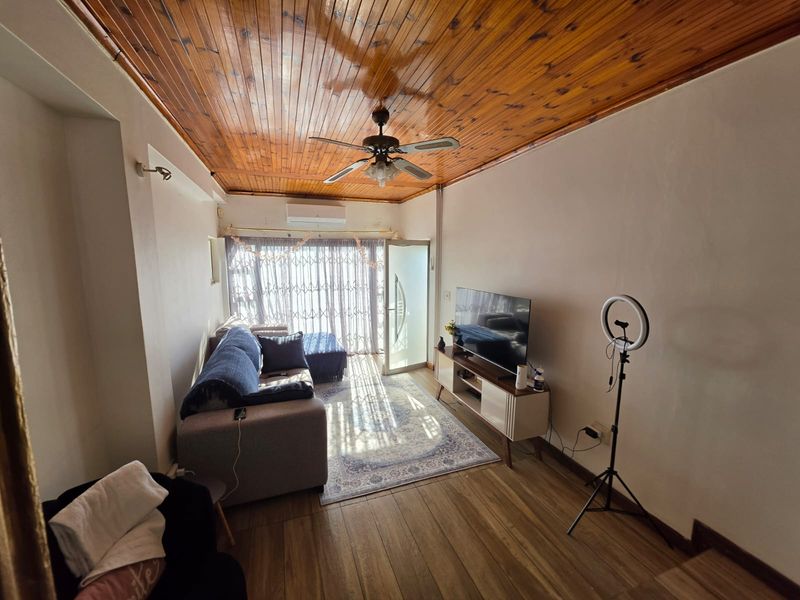 Classic Comfort, Modern Living — Immaculate 4‐Bed in Northcroft - Photo 3
