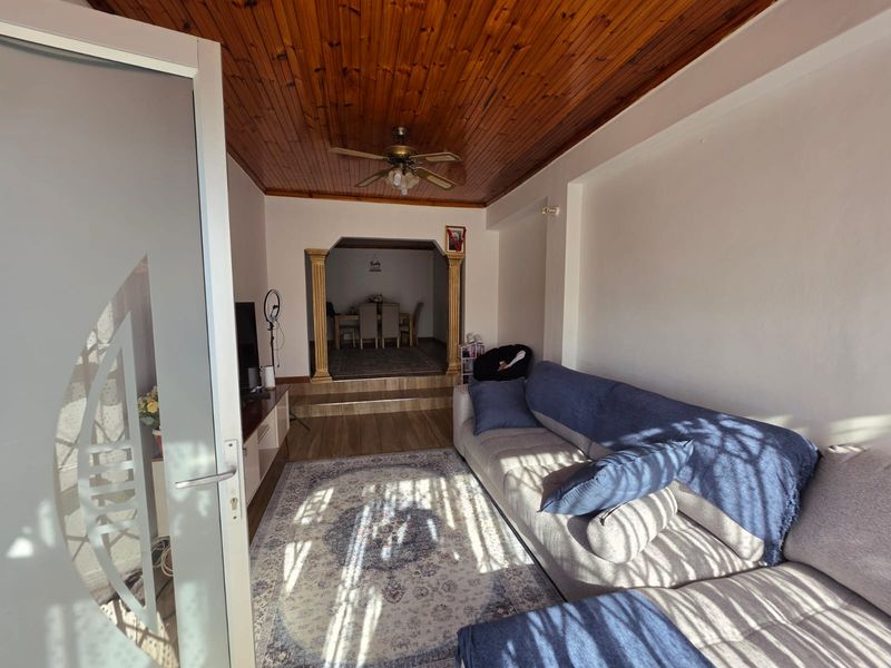Classic Comfort, Modern Living — Immaculate 4‐Bed in Northcroft - Photo 5