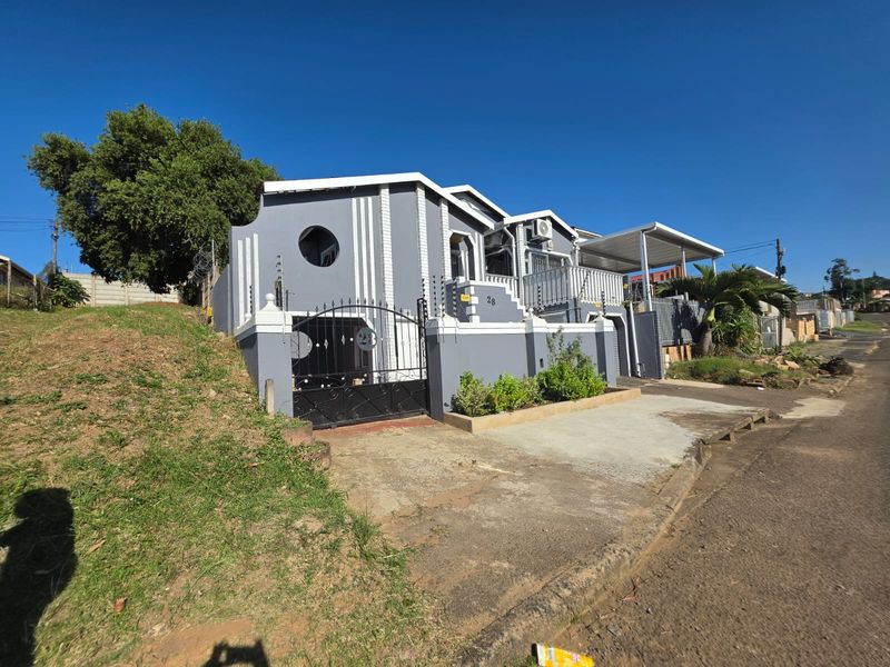 Classic Comfort, Modern Living — Immaculate 4‐Bed in Northcroft - Photo 2