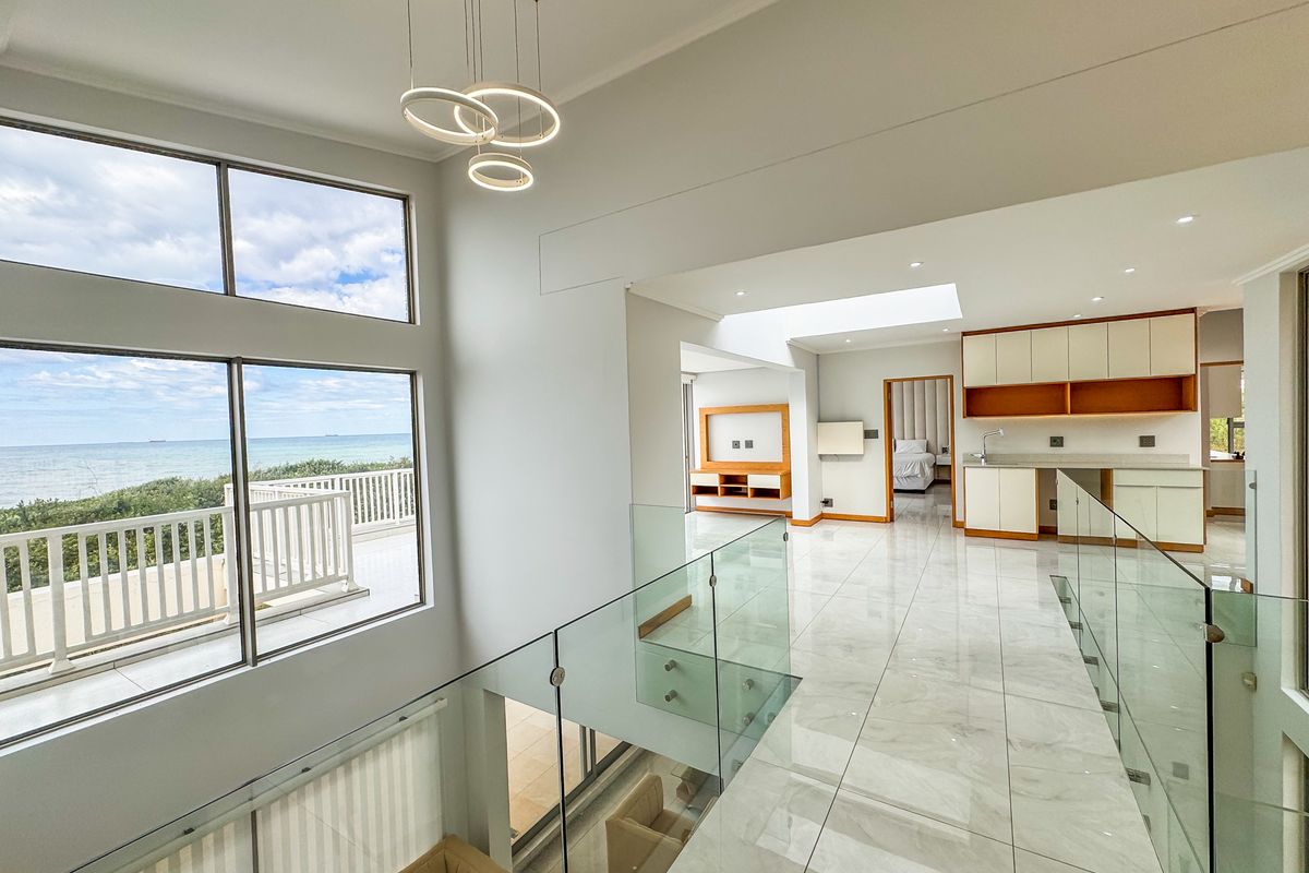 4 Bedroom House for Sale in La Mercy with Breathtaking Ocean Views. - Photo 2