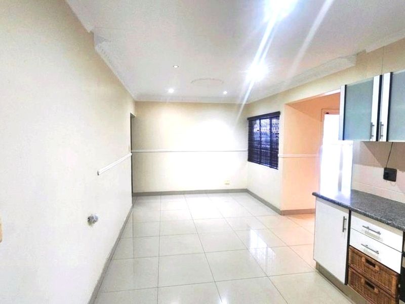 Exclusive 3 Bedroom Stepless Home for Sale in an Intimate Gated Complex – Broadlands - Photo 3