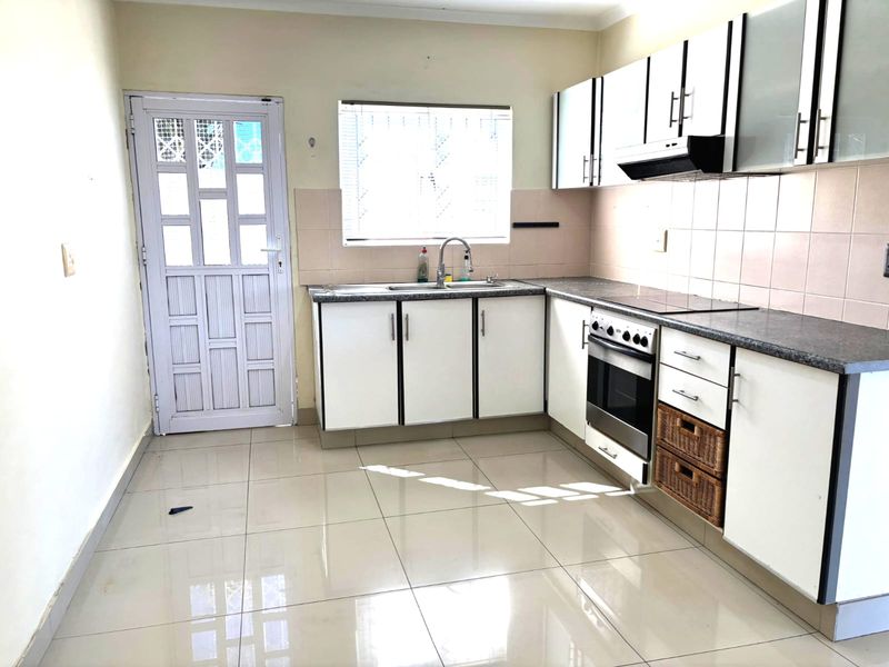 Exclusive 3 Bedroom Stepless Home for Sale in an Intimate Gated Complex – Broadlands - Photo 2
