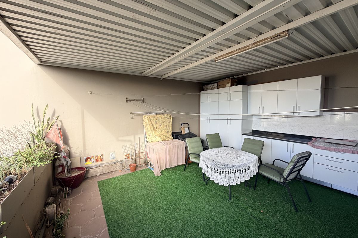 3 bedroom apartment with 24 hour security for sale - Photo 3