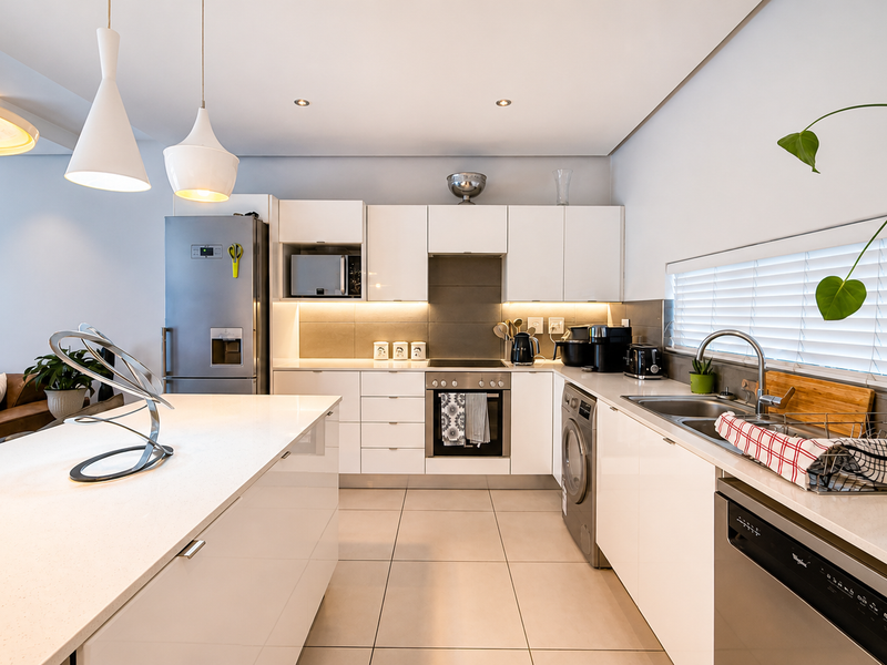 Spacious Modern Apartment with Large Balcony in Prime Green Point - Photo 10