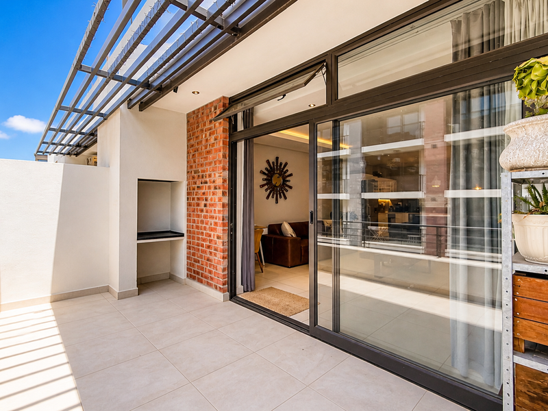 Spacious Modern Apartment with Large Balcony in Prime Green Point - Photo 3