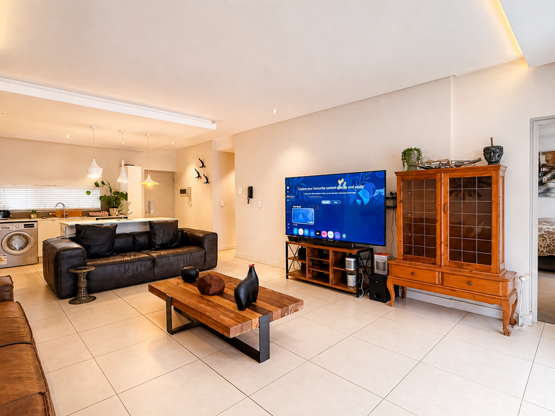 Spacious Modern Apartment with Large Balcony in Prime Green Point - Photo 6