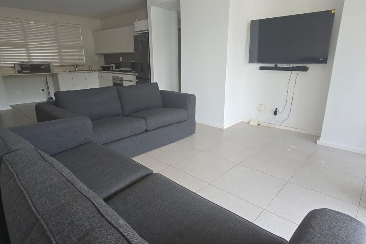 Unfurnished  3-Bedroom, 3-Bathroom Apartment To Let - Photo 5