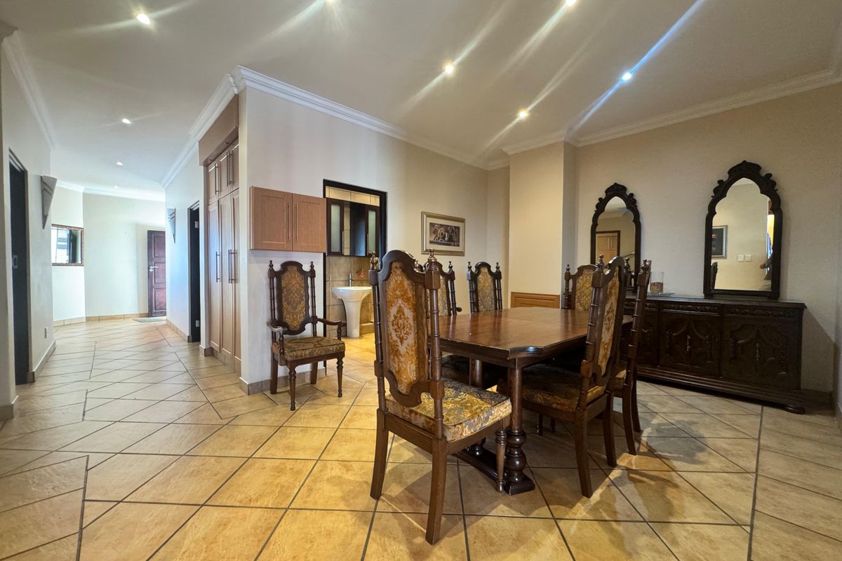 Spacious 4-Bedroom Penthouse For Rent. - Photo 2