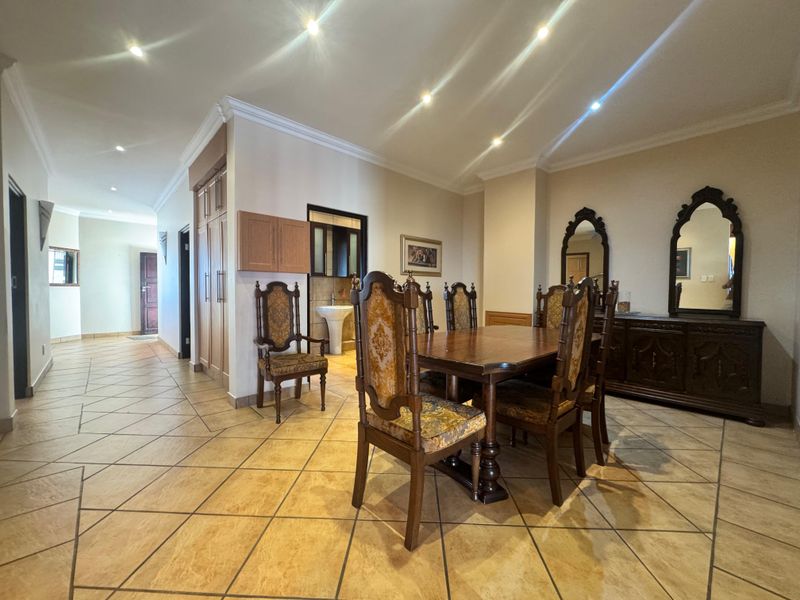 Spacious 4-Bedroom Penthouse For Rent. - Photo 2