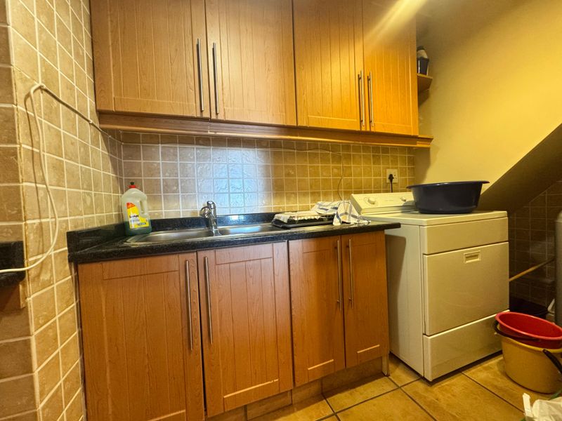 Spacious 4-Bedroom Penthouse For Rent. - Photo 7