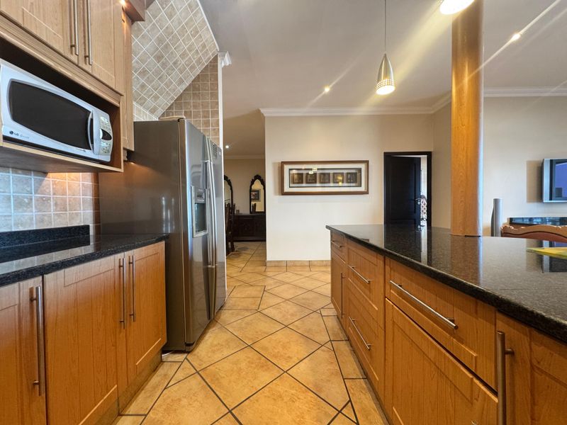 Spacious 4-Bedroom Penthouse For Rent. - Photo 6