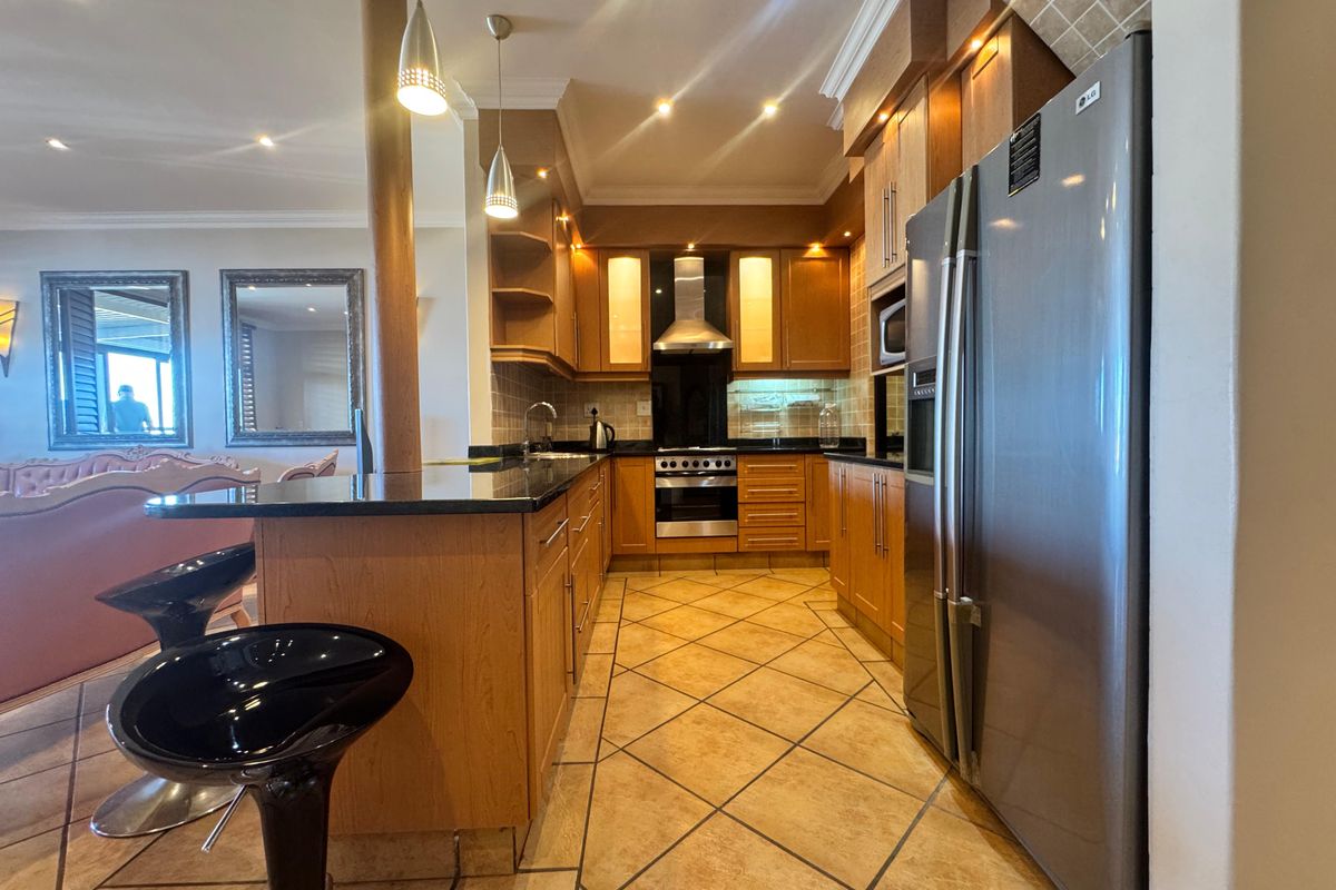 Spacious 4-Bedroom Penthouse For Rent. - Photo 4