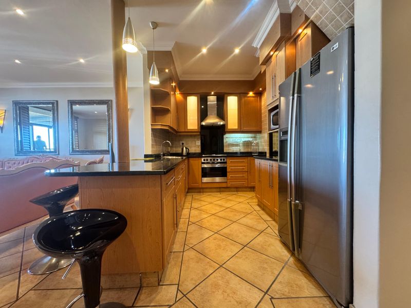 Spacious 4-Bedroom Penthouse For Rent. - Photo 4
