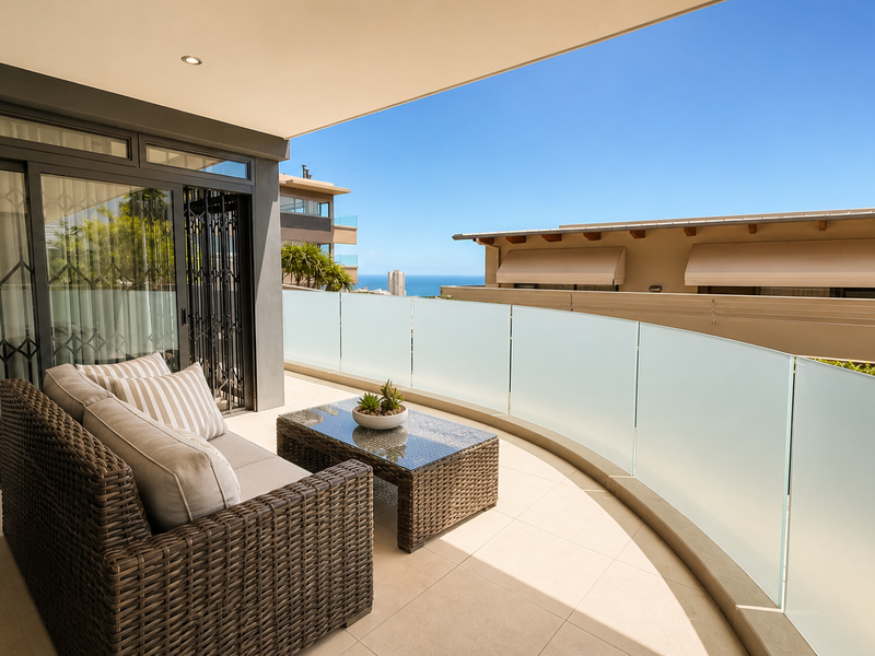 Modern Apartment with a Private Garden Patio, High Up in Sea Point. - Photo 6