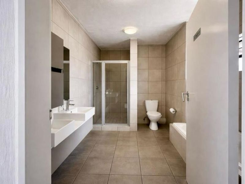 Garden Unit 3 Bed, 2 Bath. - Photo 8
